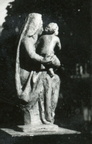 Madonna mit Kind und Erde
