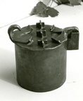 Krug mit Scharnier Deckel