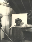 Albert Schilling photografiert eine Sculptur